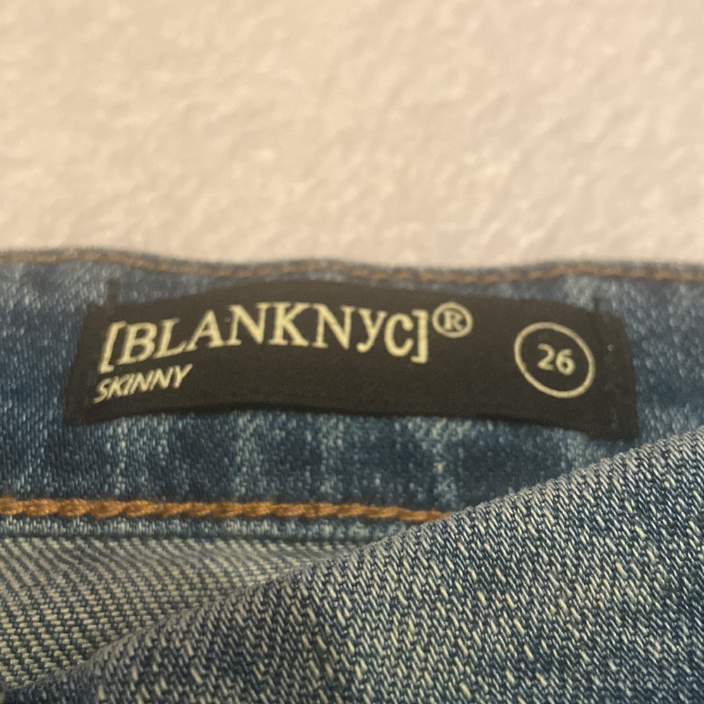 BLANK NYC Size 26 Skinny Distressed Cropped Blue Jeans - Picture 2 of 13